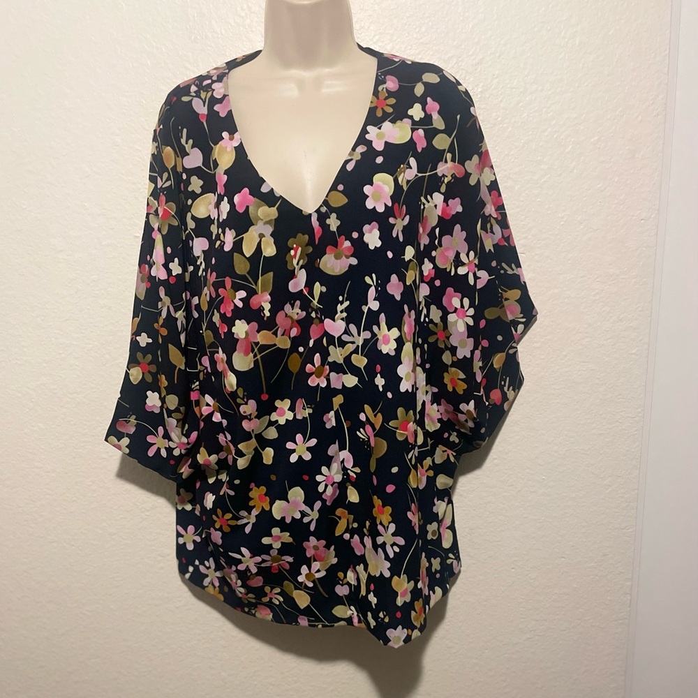 CABI.   Floral V-Neck Women's Top. SZ M